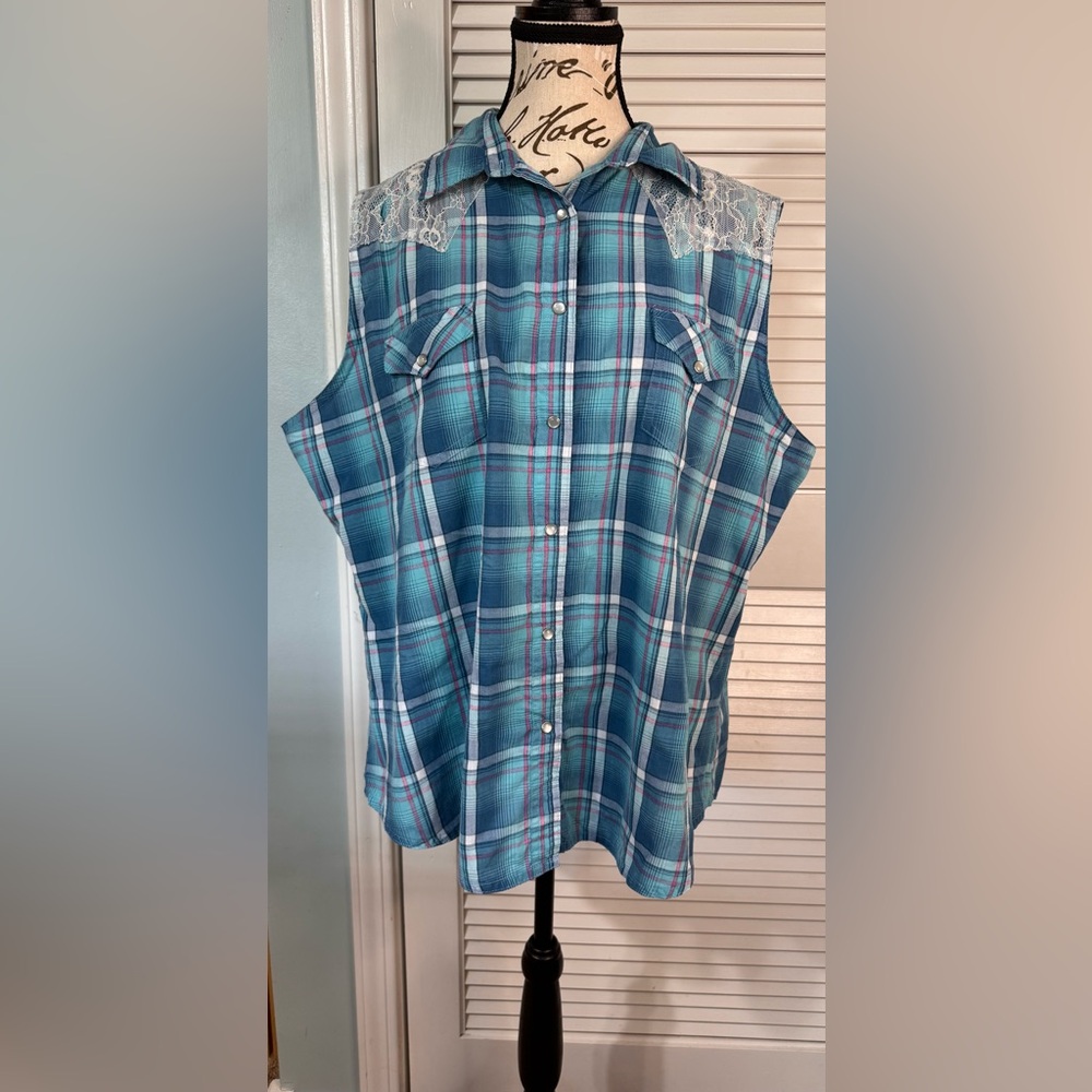 Wrangler Ladies Wrancher Blue Plaid Sleeveless Shirt